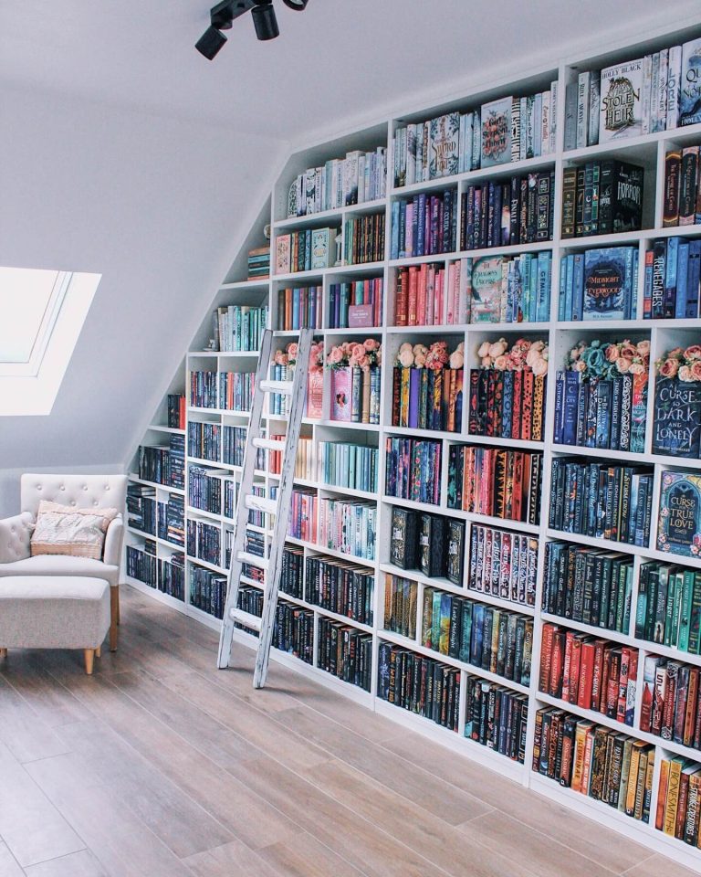 Rainbow Color-Coordinated Bookshelves for a Playful Look