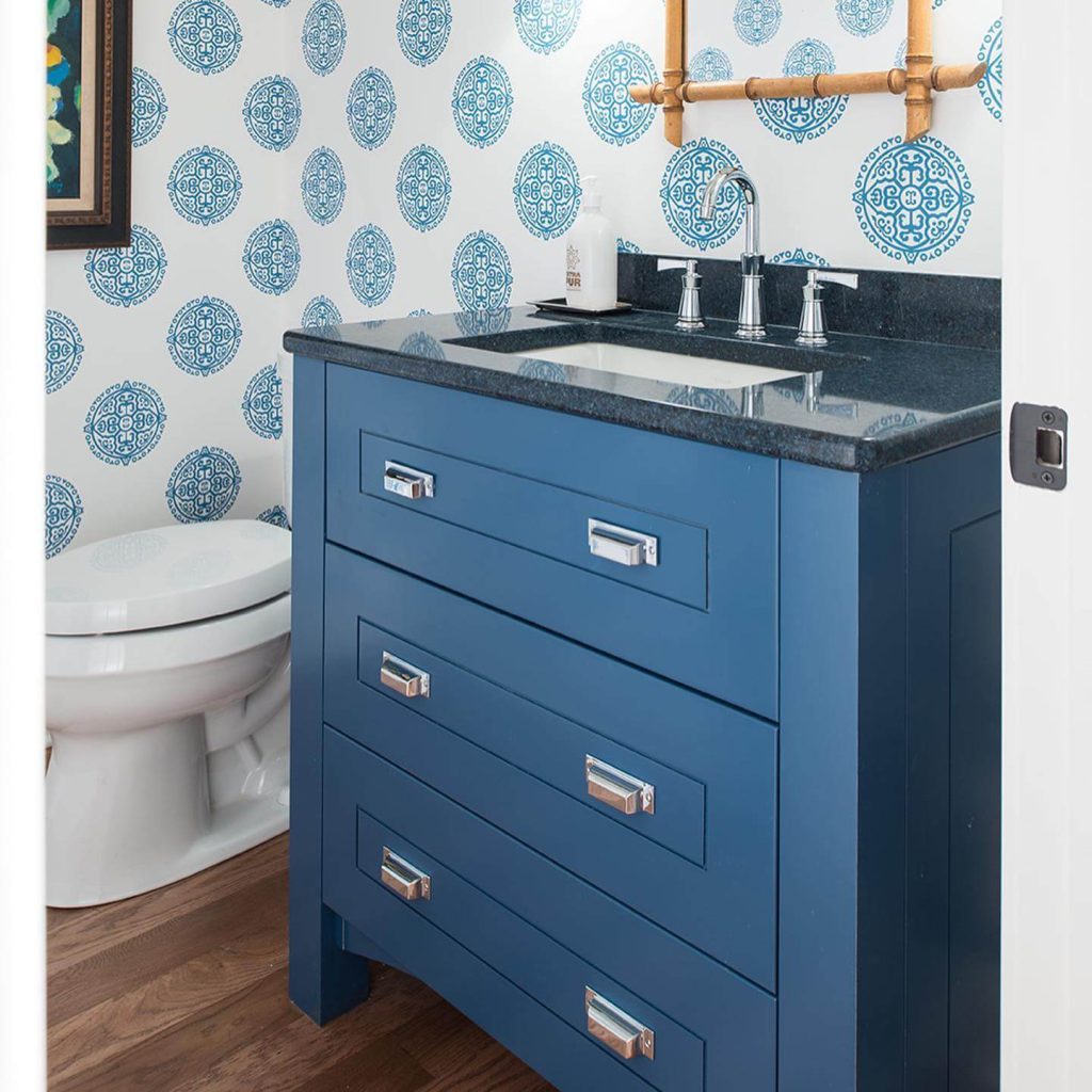 20. Coastal Medallion Accents and Clean Geometry