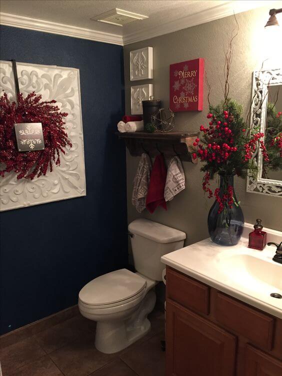 Bold Colors and Traditional Christmas Accents