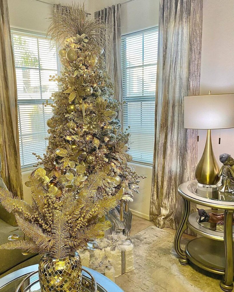 Elegant Gold-Themed Christmas Decor