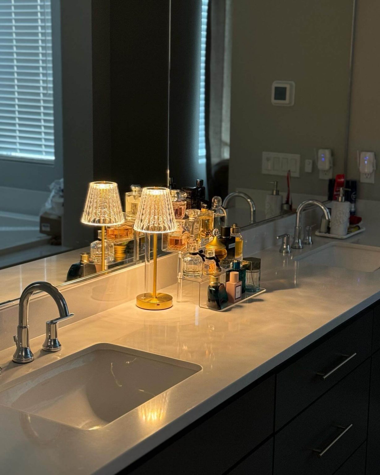 27+ Modern Bathroom Counter Decor Ideas with Glass Jars & Trays ...