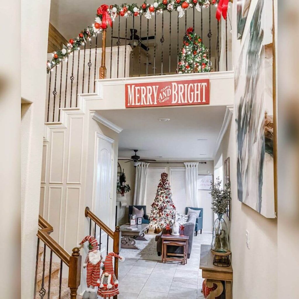 Merry and Bright Foyer with Garlands