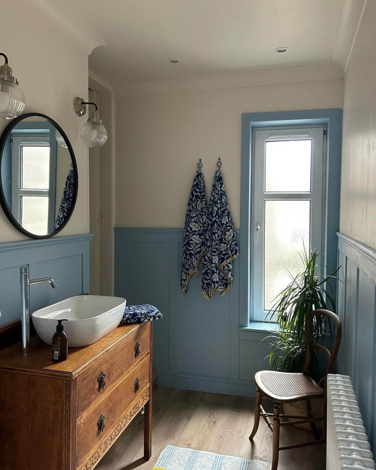 Minimalist Blue Bathroom with a Scandinavian Touch