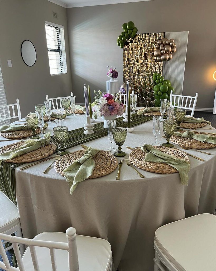 Minimalist Green and Natural Toned Christmas Table