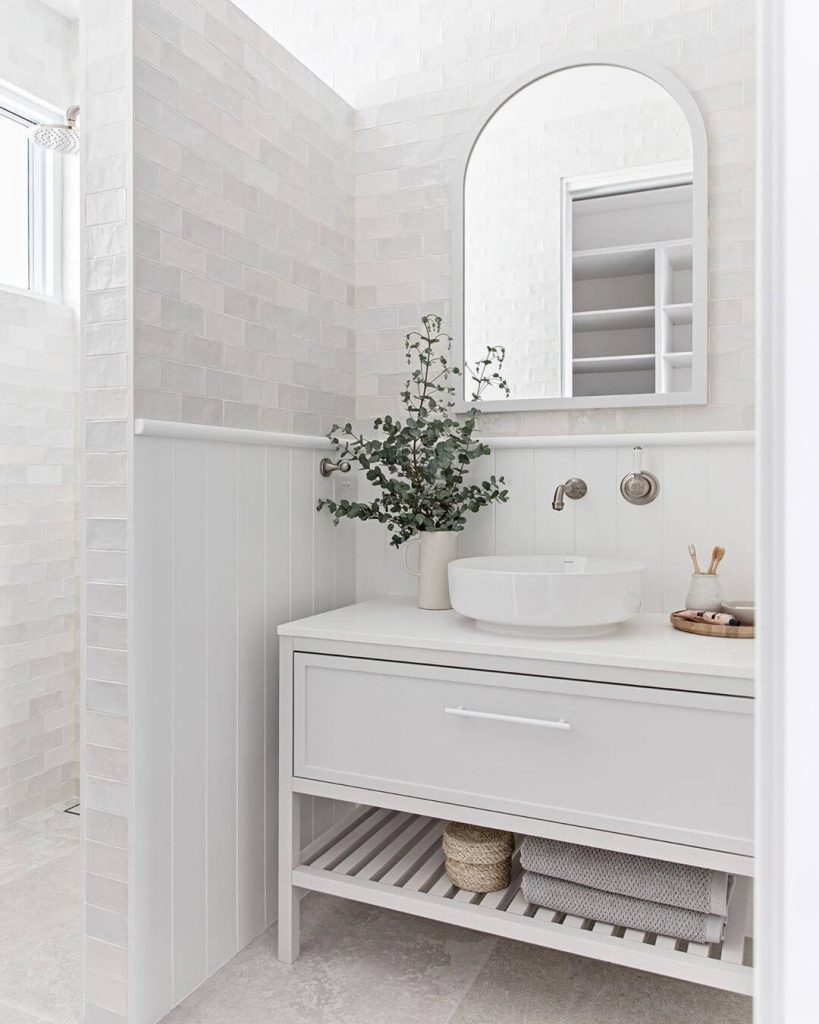 Minimalist White Bathroom Counter with Modern Decor