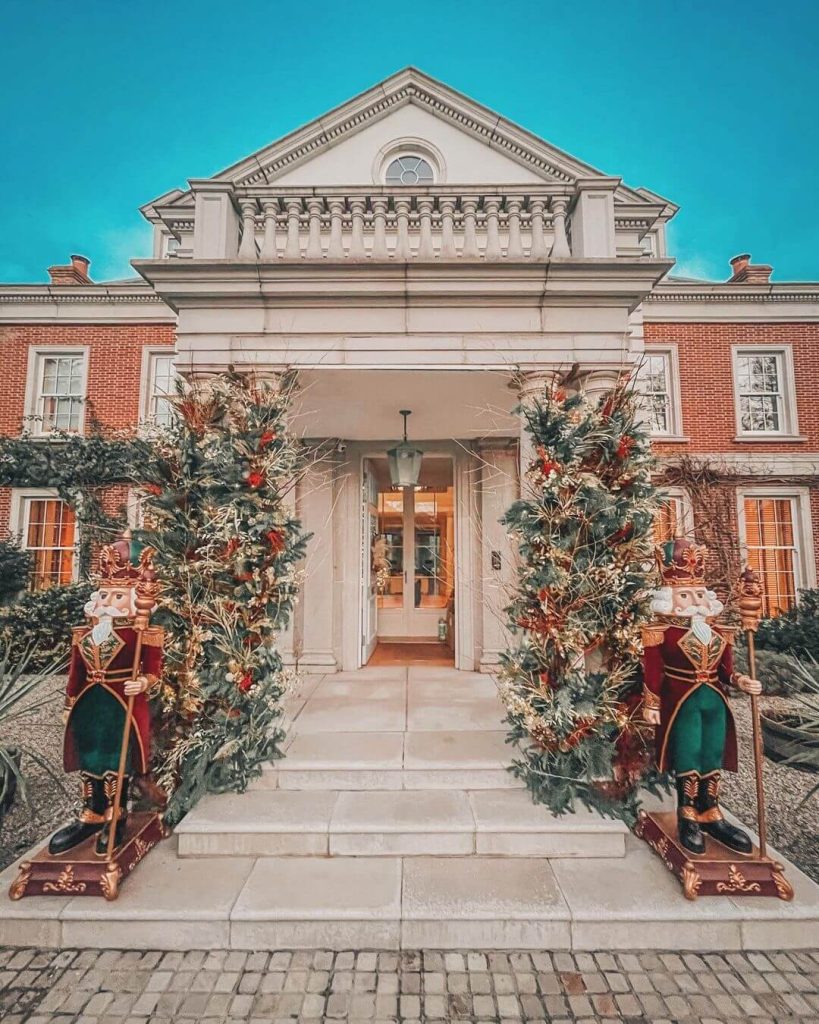 Nutcracker-Themed Christmas Entrance