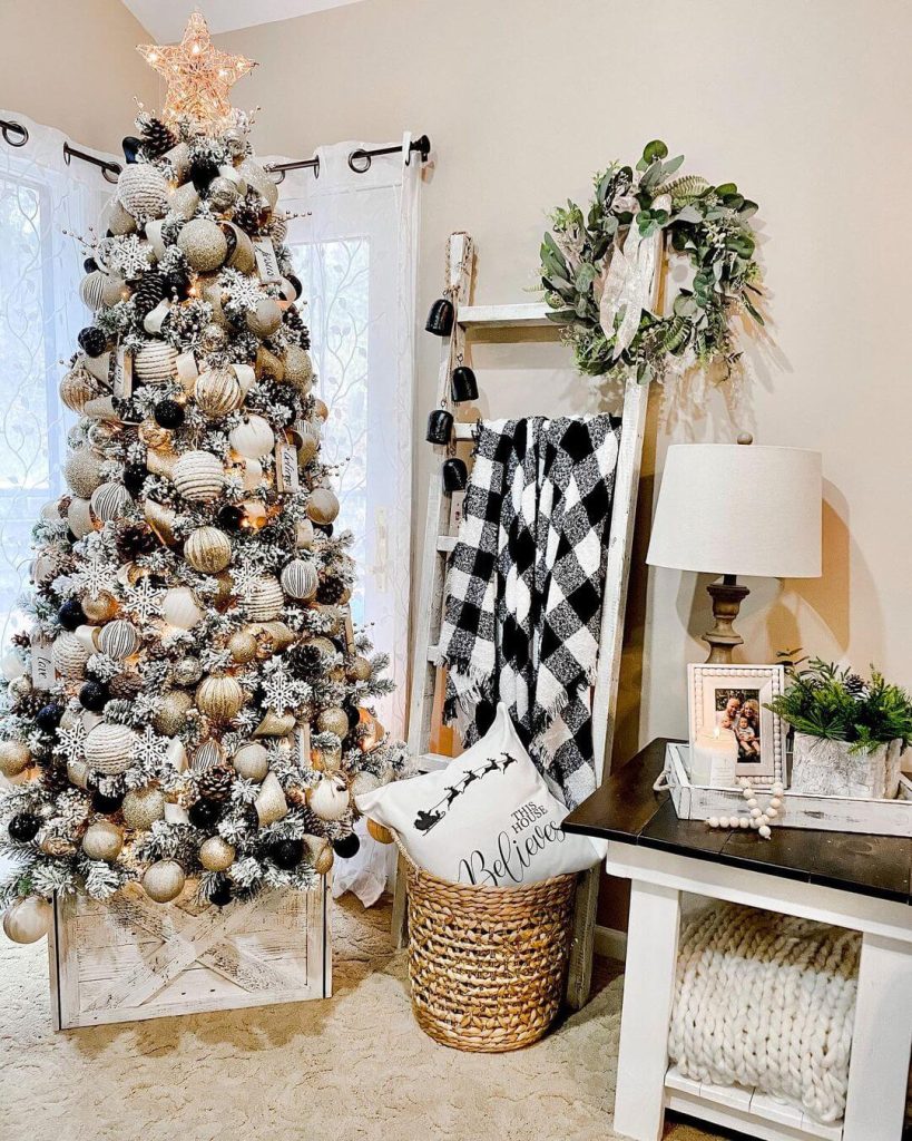 Rustic Black and White Christmas Tree