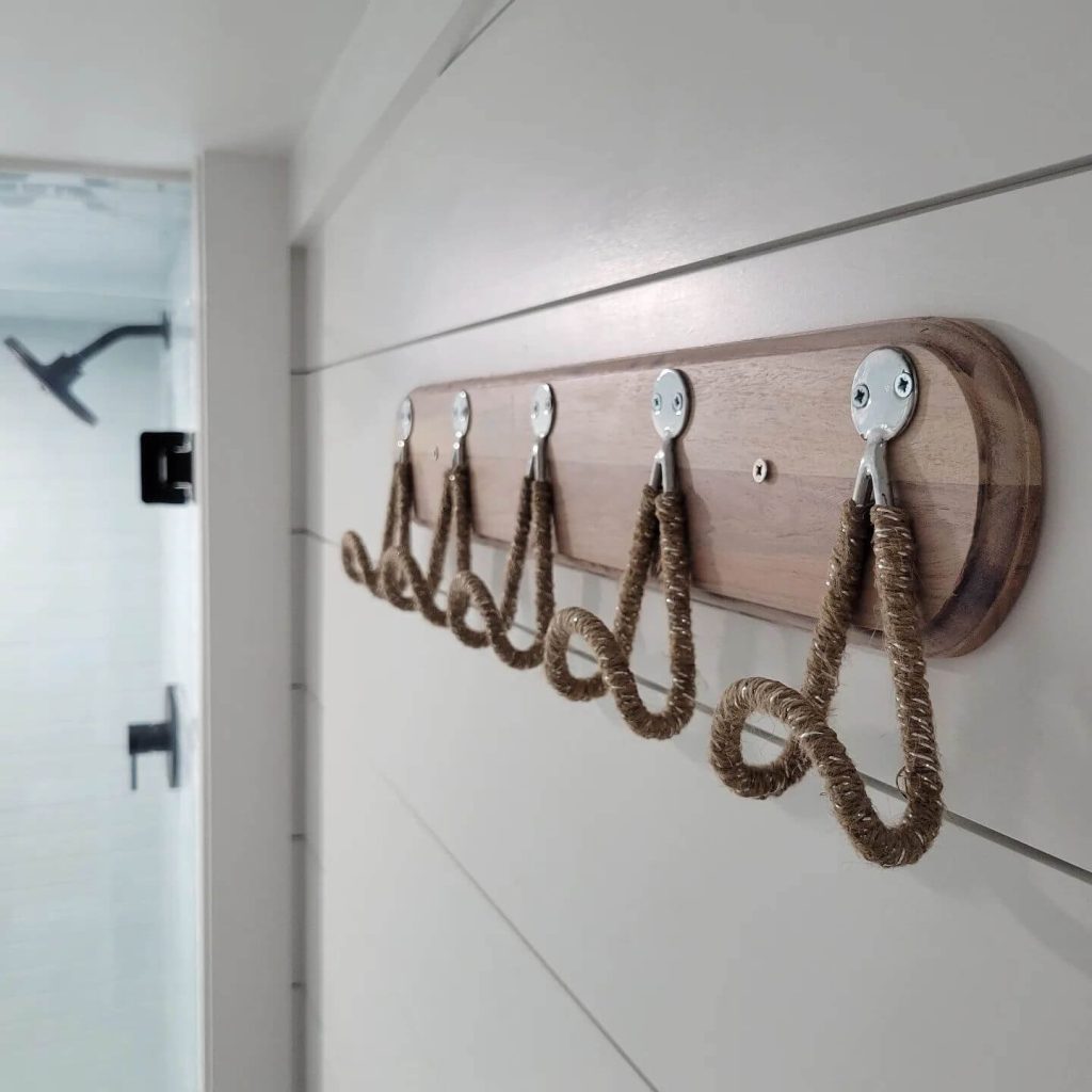 Rustic Rope Loop Towel Rack