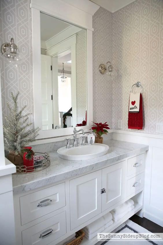 Simple and Cozy Santa-Inspired Bathroom Accents