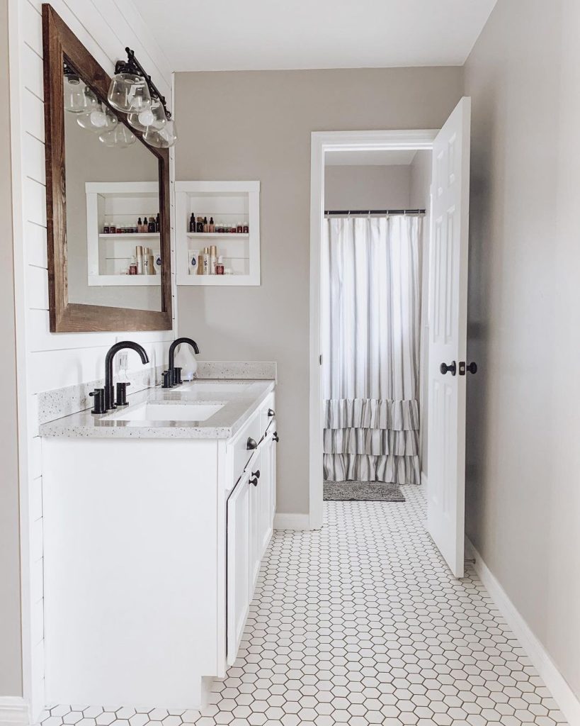 Sleek Minimalism in a Farmhouse Bathroom