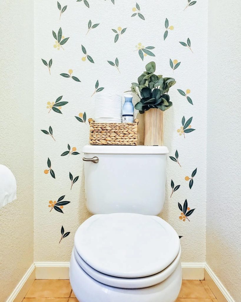 Vibrant and Simple Wall Decor for Small Toilet Spaces