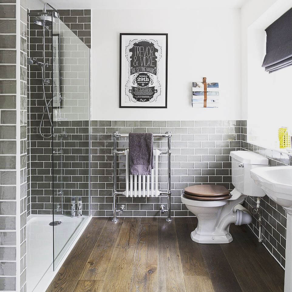 Wood-Look Tiles for a Rustic, Cozy Bathroom