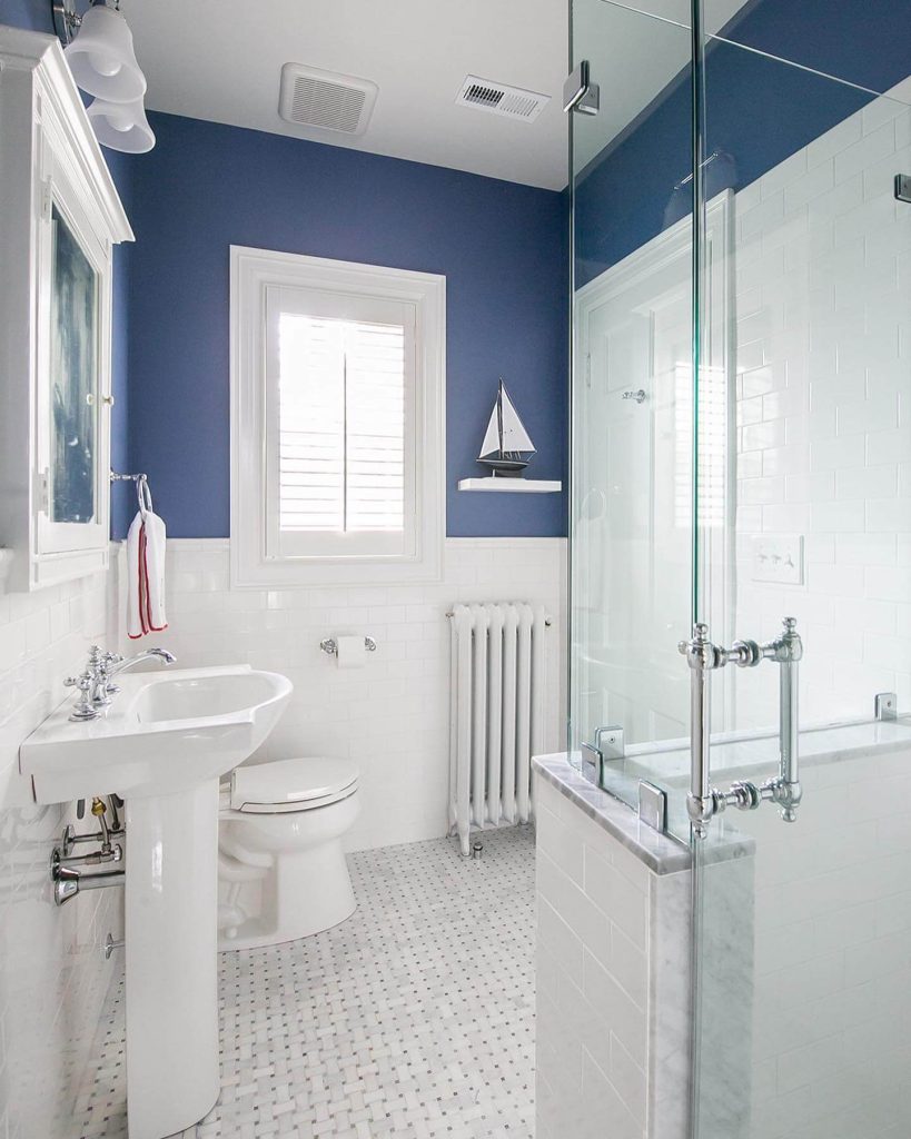 20. Bold Blue Accents & Classic White Tile