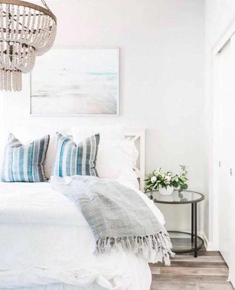 31+ Cozy Coastal Bedroom Ideas to Create a Relaxing Escape - Evinco Design