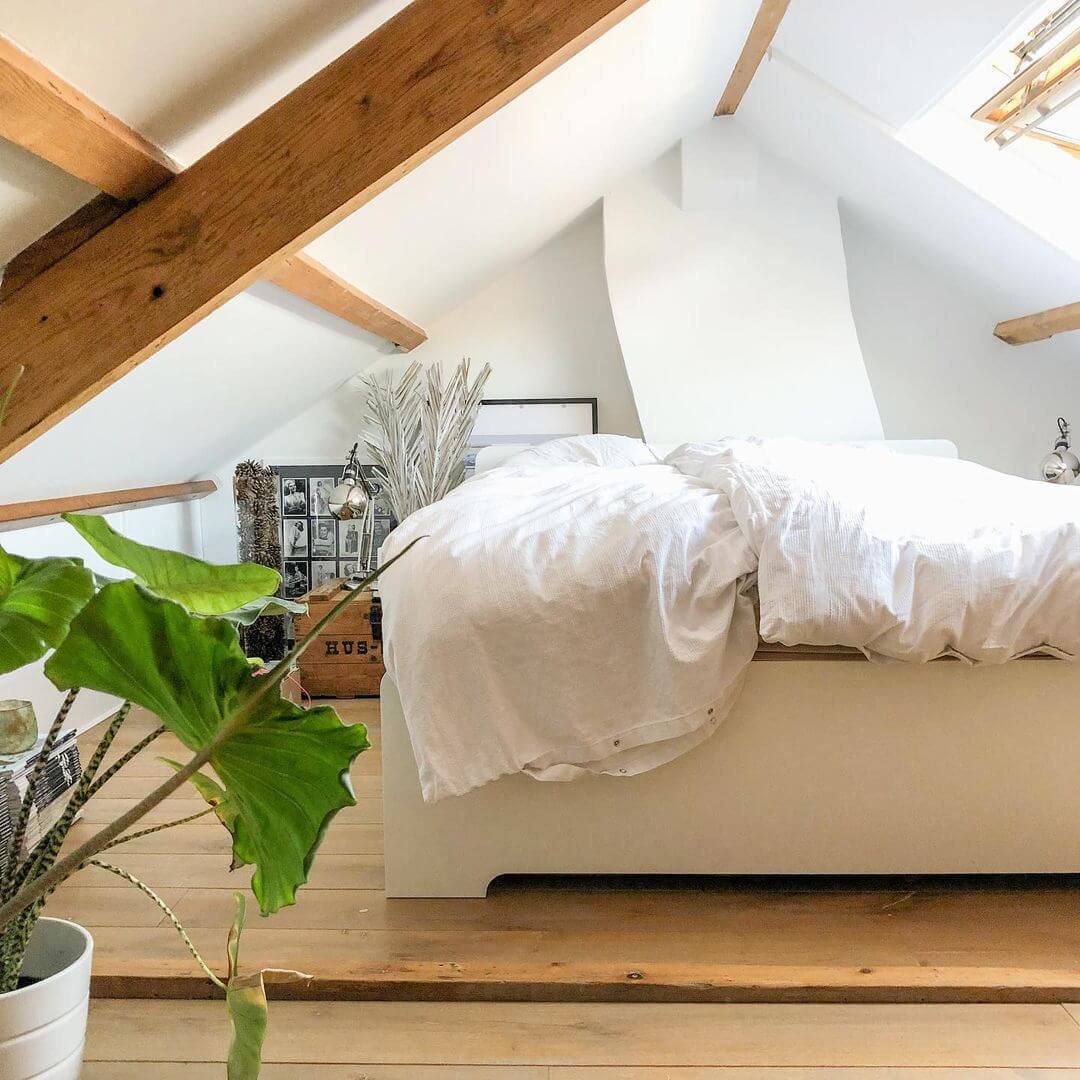 19+ Cozy Attic Bedroom Ideas for a Relaxing Master Retreat - Evinco Design