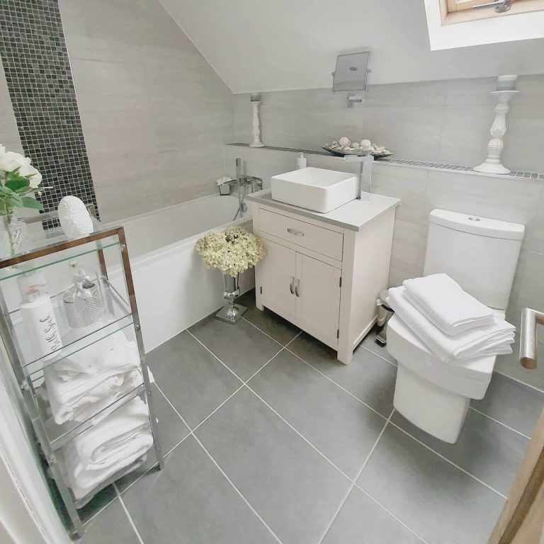 21+ Small Grey Bathroom Ideas to Maximize Space and Style - Evinco Design