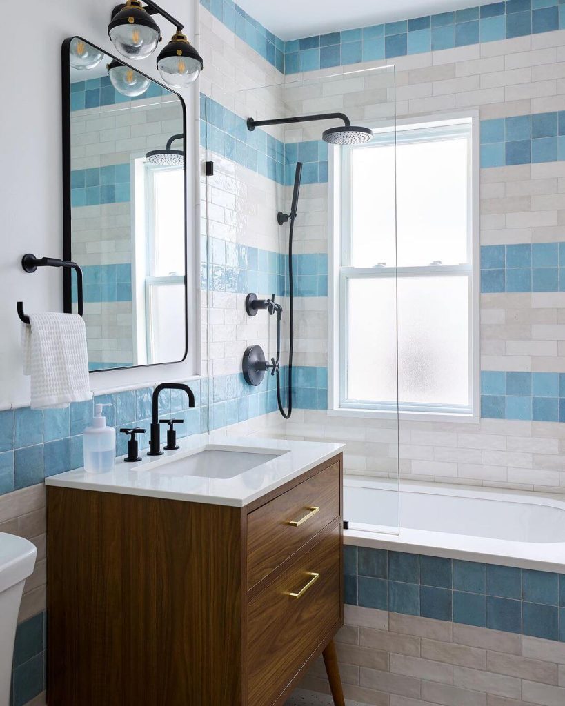 Compact Coastal-Inspired Bathroom