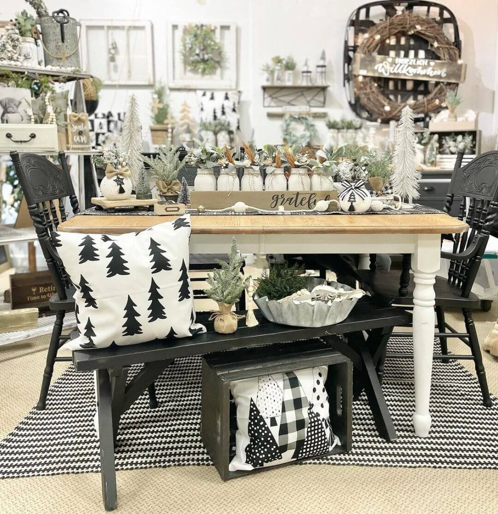 Farmhouse Christmas Dining Space