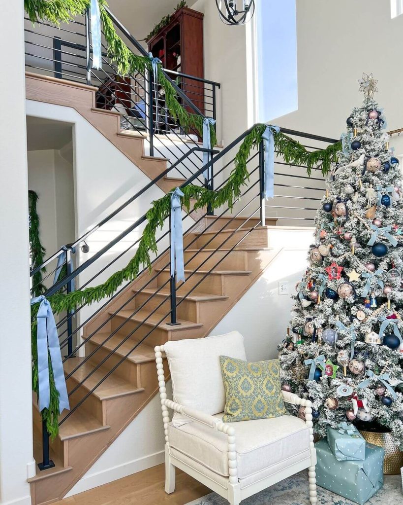 Minimalist Staircase Garland with Christmas Tree