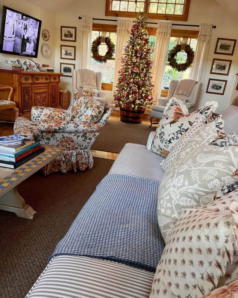 Traditional Cottage Living Room with Christmas Decor