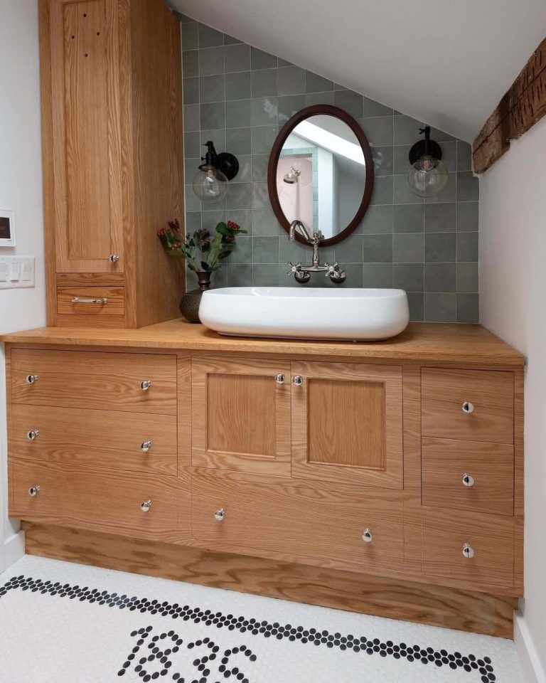 Stunning Farmhouse Bathroom Mirrors to Elevate Your Rustic Retreat