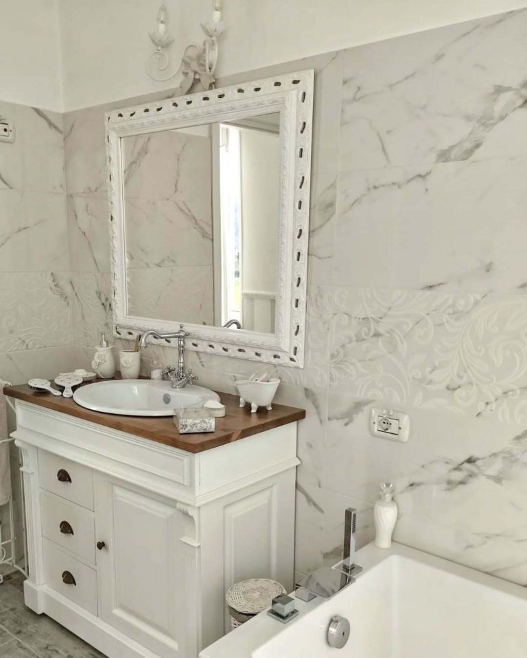 27+ Best White Bathroom Designs for a Clean & Chic Aesthetic