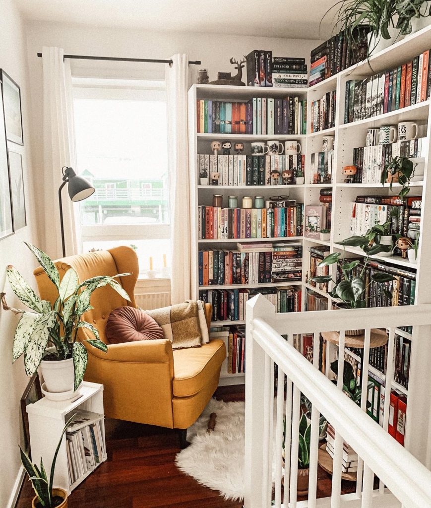 10. Traditional Window Seat Nook