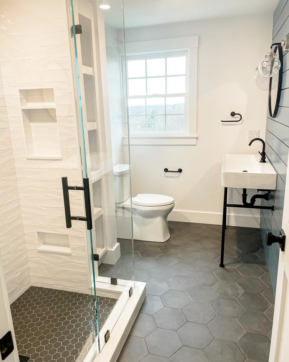 25+ Black Bathroom Hardware Ideas to Elevate Your Space