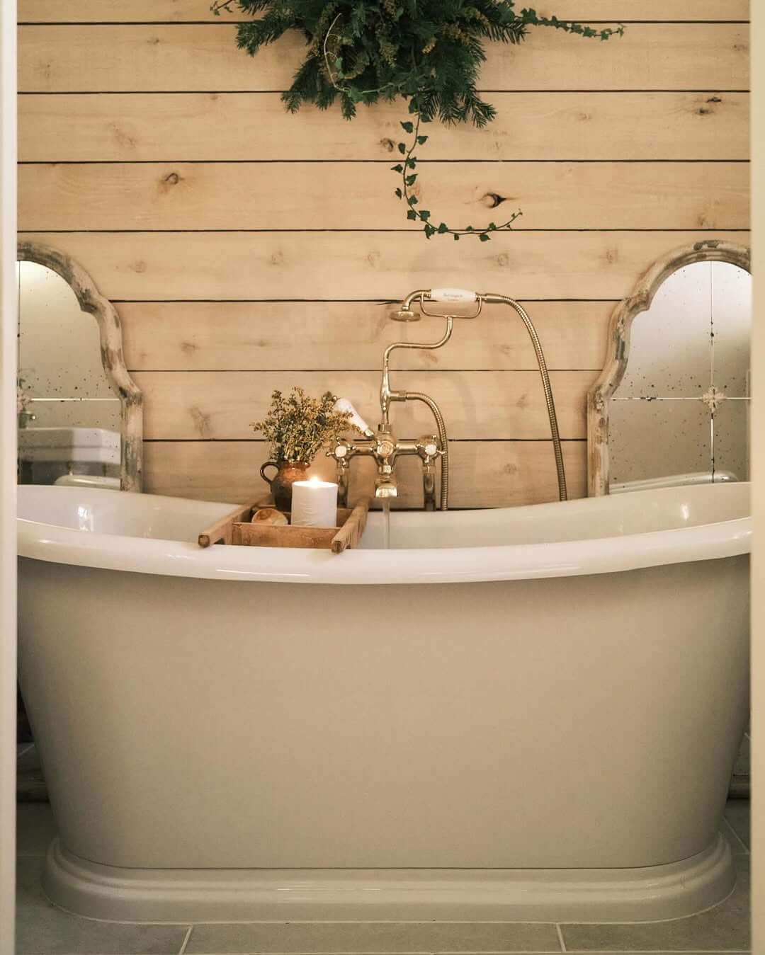 Stunning Farmhouse Bathroom Mirrors to Elevate Your Rustic Retreat