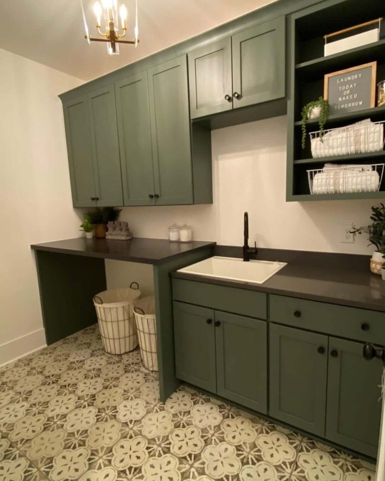 31+ Laundry Room Cabinet Ideas for a Chic & Organized Space
