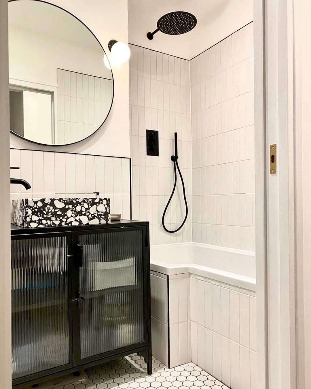 25+ Black Bathroom Hardware Ideas to Elevate Your Space