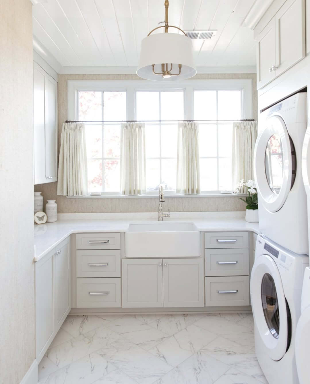 31+ Laundry Room Cabinet Ideas for a Chic & Organized Space