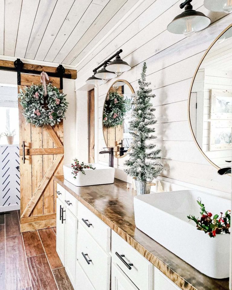 Stunning Farmhouse Bathroom Mirrors to Elevate Your Rustic Retreat