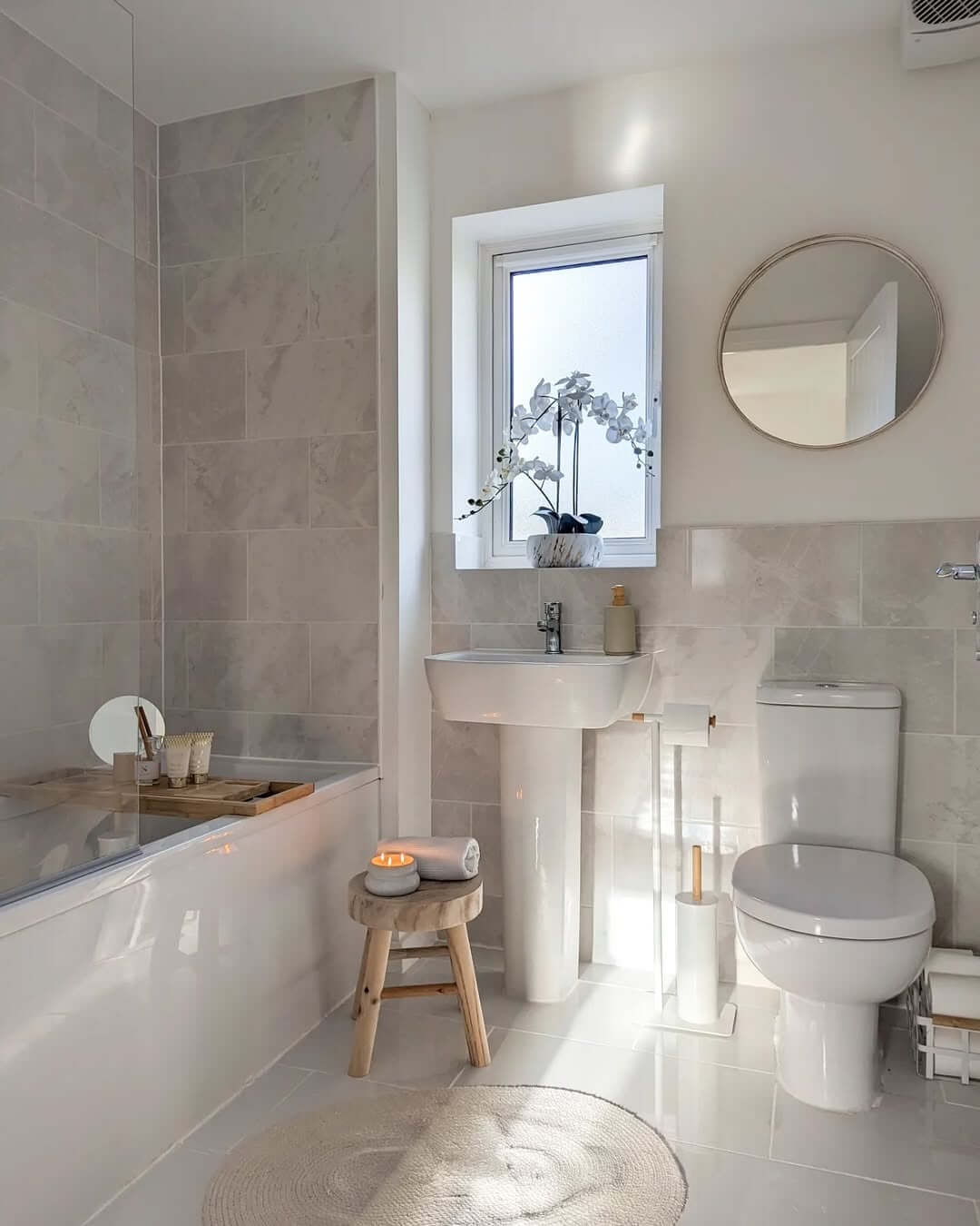 27+ Best White Bathroom Designs for a Clean & Chic Aesthetic