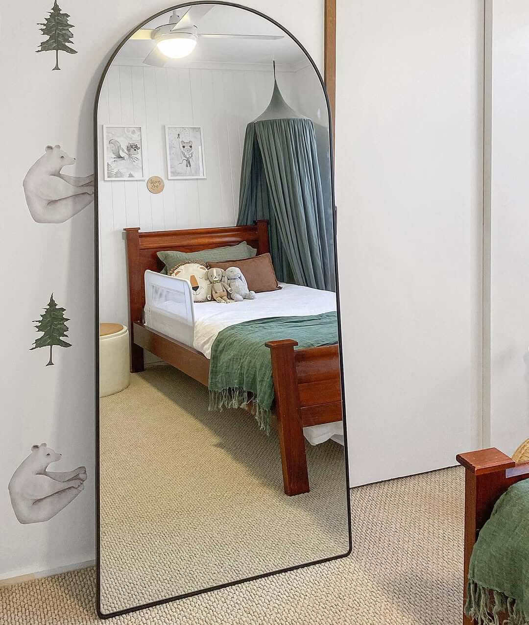 How to Incorporate a Bedroom Floor Mirror into Your Decor