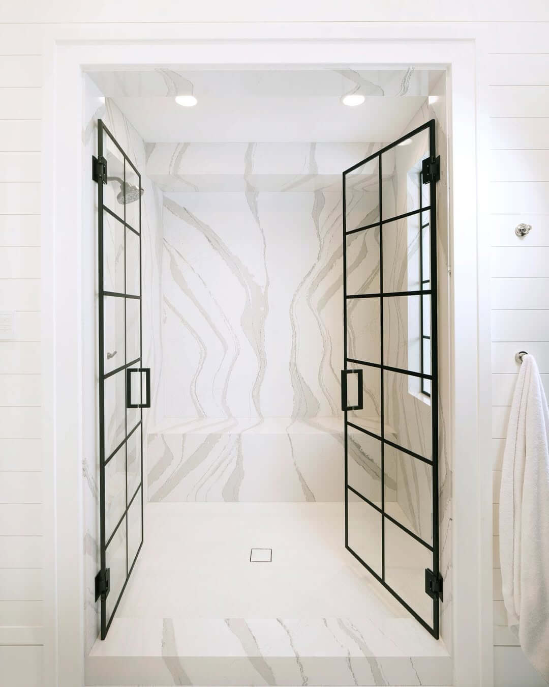 27+ Best White Bathroom Designs for a Clean & Chic Aesthetic