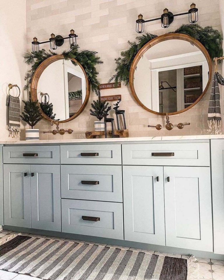 Stunning Farmhouse Bathroom Mirrors to Elevate Your Rustic Retreat