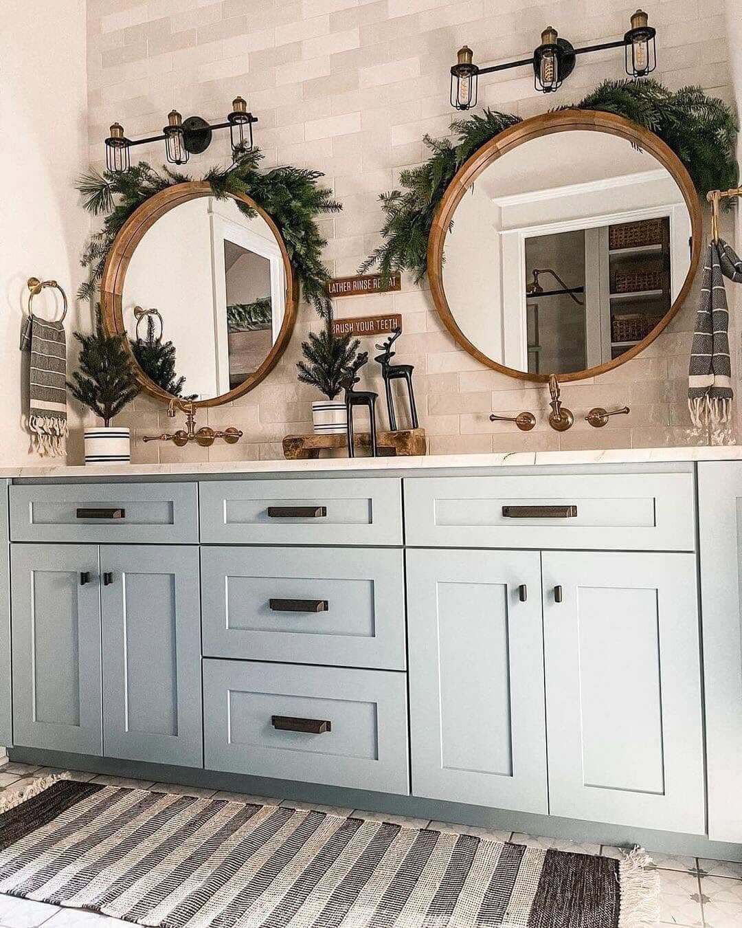 Stunning Farmhouse Bathroom Mirrors to Elevate Your Rustic Retreat
