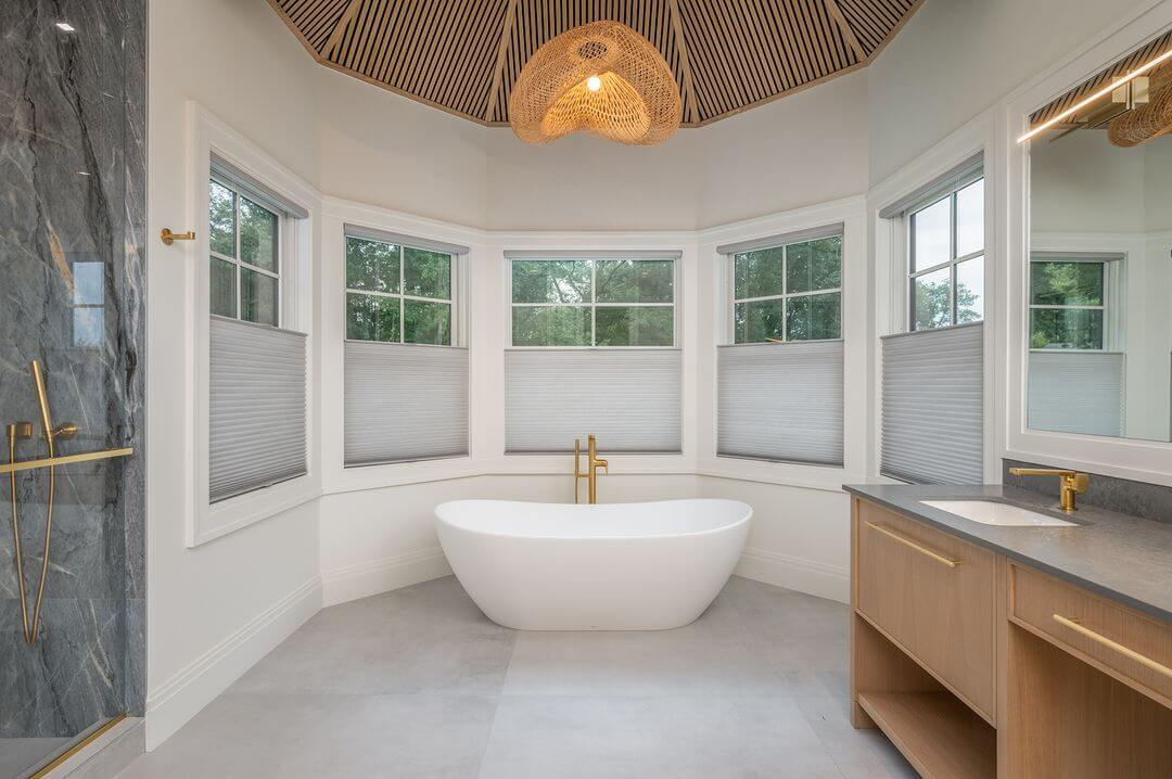 29+ Modern Chic: Luxury Bathroom Decor Ideas for Apartments - Evinco Design - Luxury Bathroom Decor Ideas For High-Rise Apartments