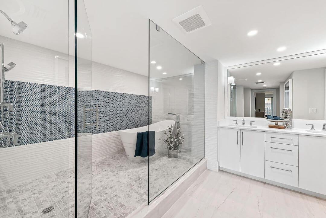 29+ Modern Chic: Luxury Bathroom Decor Ideas for Apartments - Evinco Design - Luxury Bath Design Ideas For Apartments