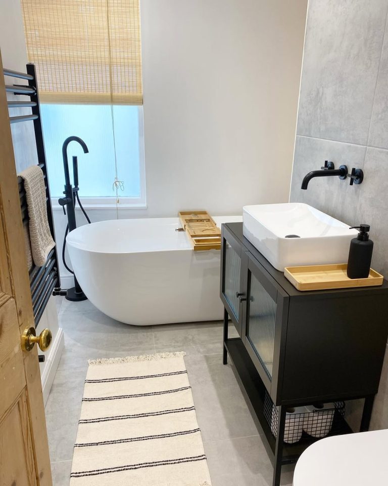 25+ Black Bathroom Hardware Ideas to Elevate Your Space