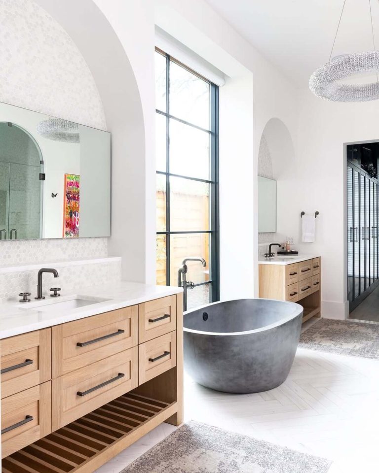 27+ Best White Bathroom Designs for a Clean & Chic Aesthetic