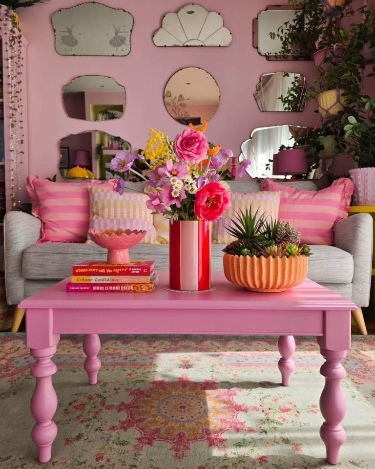 29+ Pink Living Room Ideas for a Modern & Feminine Touch