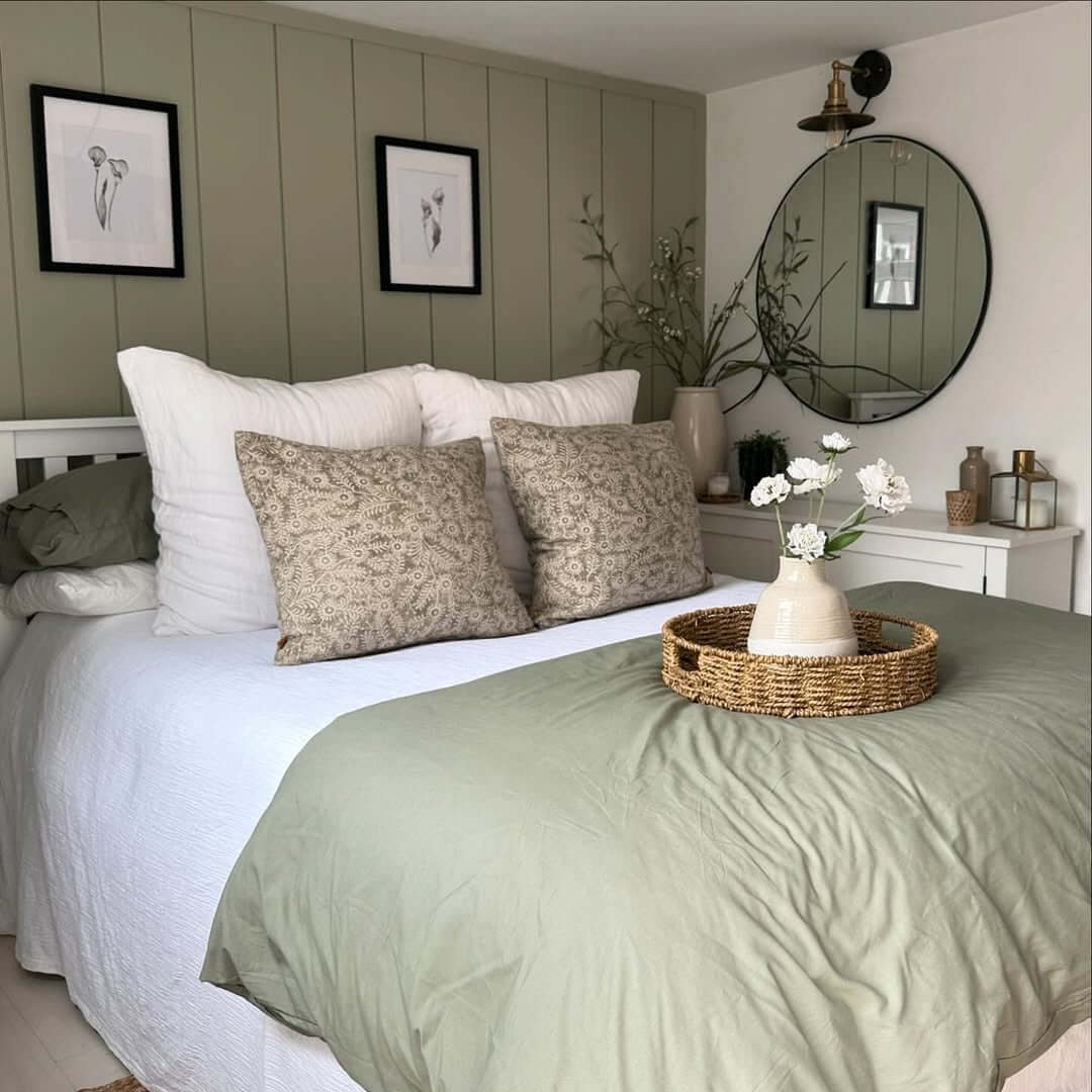 17+ Shiplap Bedroom Accent Wall Ideas for a Cozy & Chic Look