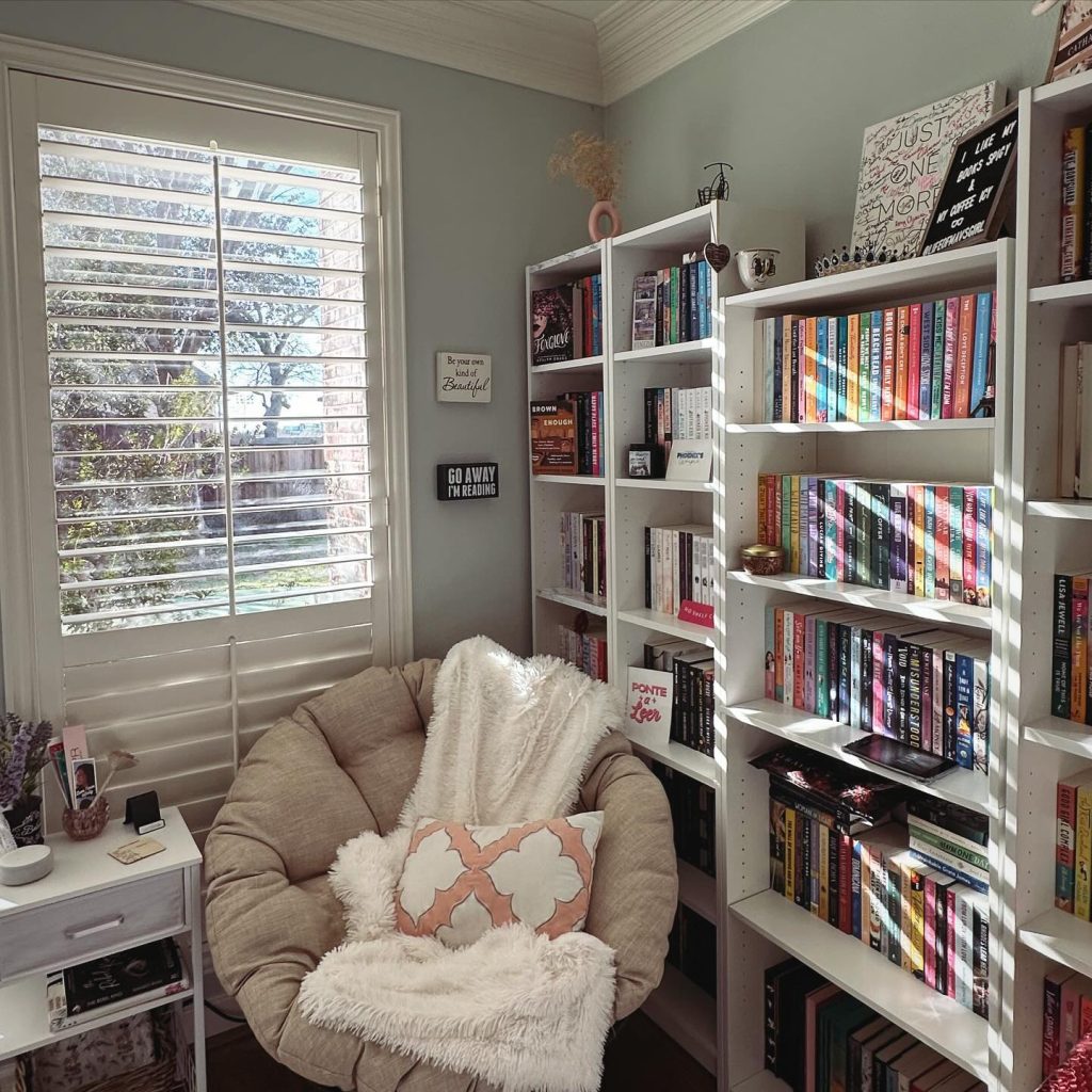 7. Built-In Bookcase Wonderland
