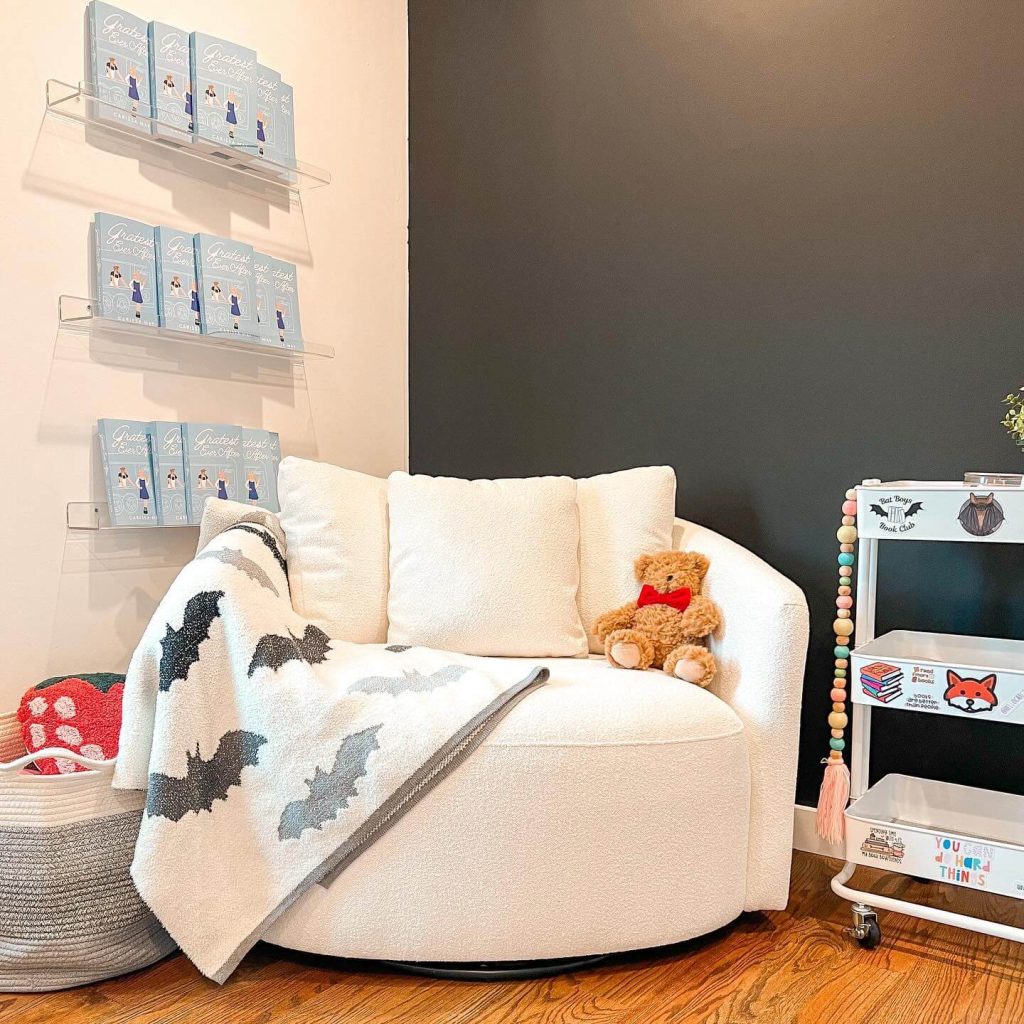 Cozy Kids’ Reading Nook with Playful Details