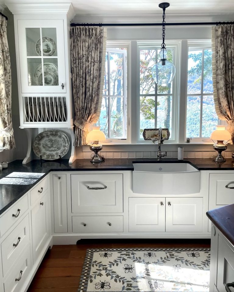 30+ Farmhouse Kitchen Ideas to Create a Cozy and Timeless Space