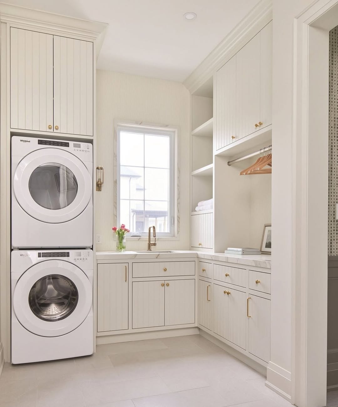 35+ Stylish Laundry Room Vanity Ideas to Maximize Space & Function