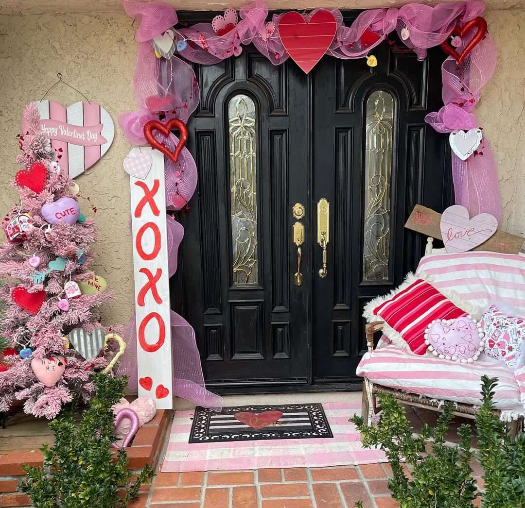 17+ Valentine Front Porch Ideas for a Festive & Cozy Entrance