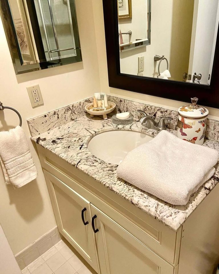 21+ Chic Guest Bathroom Counter Ideas for a Stylish Space